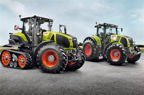 Wizualizacja różnych modeli ciągników Claas w akcji na polu
