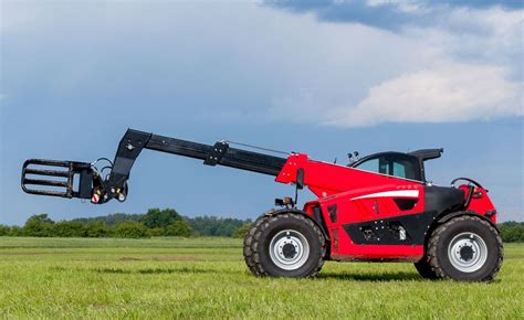 Thematic photo of a telescopic handler working in the field