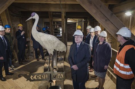 Rekonstrukcja wnętrza zabytkowego Żurawia z hologramem kupca