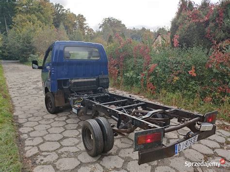 Zdjęcie podwozia Kia K2500 z widocznym zawieszeniem