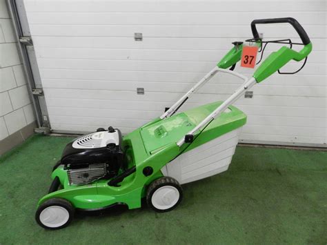zdjęcie kosiarki Viking z silnikiem Briggs & Stratton po konserwacji