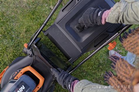 Image of a lawnmower basket with a fill indicator