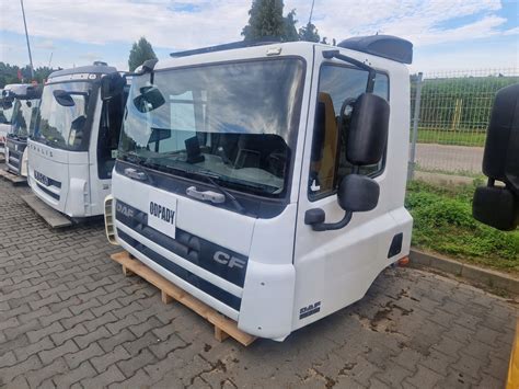 zdjęcie kabiny DAF CF 440 z dwoma łóżkami