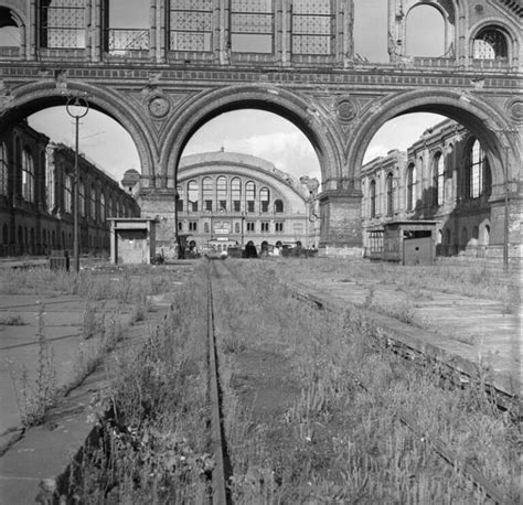 Zdjęcie ruin dworca Anhalter Bahnhof z 1951 roku