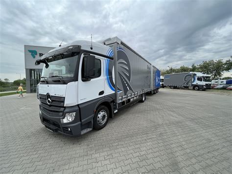 zdjęcie Mercedes-Benz Vario z zabudową wywrotką w akcji