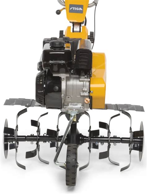 Infographic showing the standard equipment and accessories of the Stiga SRC 775 RG