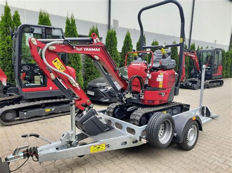 Zdjęcie transportu minikoparki na lawecie