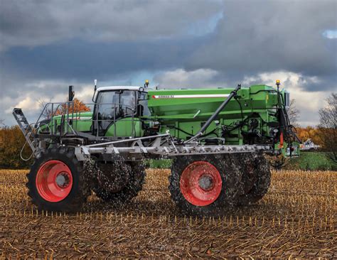 Samobieżny opryskiwacz Fendt Rogator 900 z wysokim prześwitem