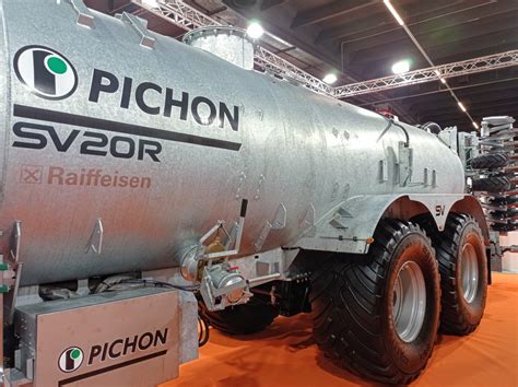 Wóz asenizacyjny Pichon SV 20 z innowacyjnym wycięciem w talii
