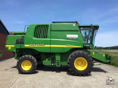 zdjęcie kombajnu John Deere CTS 9780 podczas pracy
