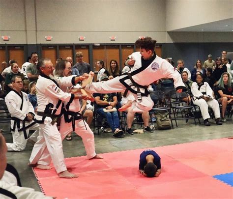 Marcin Kostyra podczas treningu lub pokazu Tang Soo Do