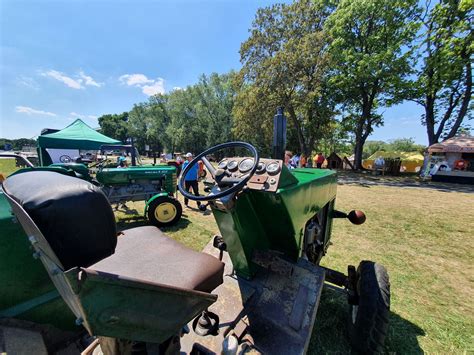 Ciągniki Deutz D-06 i International Harvester w Instytucie Mechanizacji i Elektryfikacji Rolnictwa w Kłudzienku
