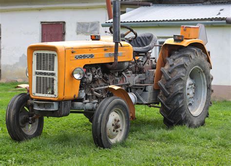 Zdjęcie zabytkowego Ursusa C-355 z 1973 roku