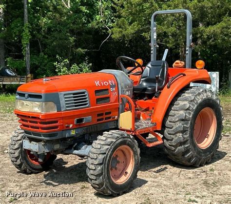 Infographic comparing Kioti DK35 dimensions with other small tractors