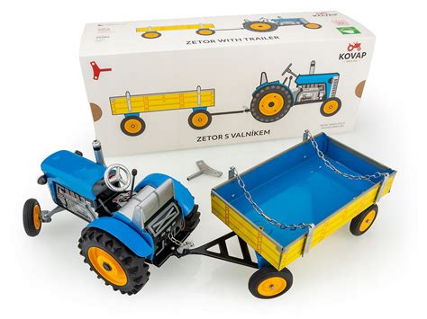 Zabawkowy traktor z wymiennymi przyczepami