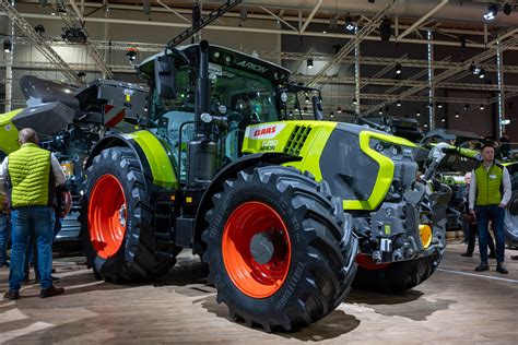 Zdjęcie ciągnika Claas Arion 6.190 na torze w Le Mans