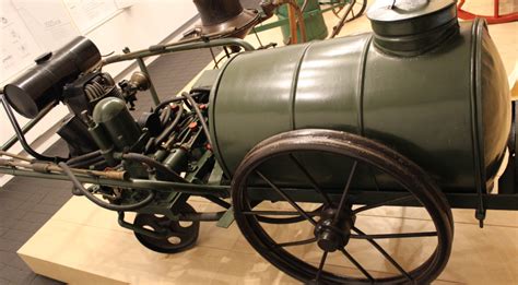 Historyczny opryskiwacz konny