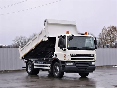 Zdjęcie przedstawiające DAF wywrotka 4x2 z 2010 roku w akcji