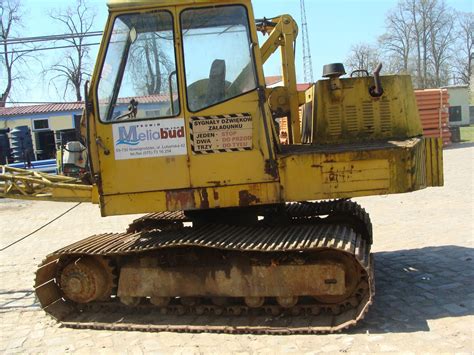 zdjęcie minikoparki Waryński K-408 podczas pracy