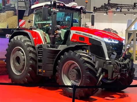 Ciągnik Massey Ferguson 9S w akcji