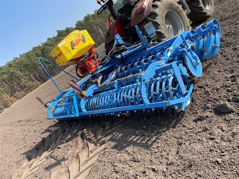 Schemat przedstawiający system regulacji głębokości pracy talerzy w Lemken Heliodor