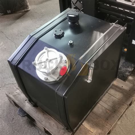 Zbiornik hydrauliczny z widocznym wskaźnikiem poziomu oleju