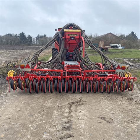 Siewnik BioDrill 360 zamontowany na agregacie Väderstad Carrier