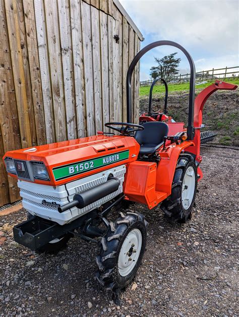 Zdjęcie mini traktora Kubota B1502 z osprzętem