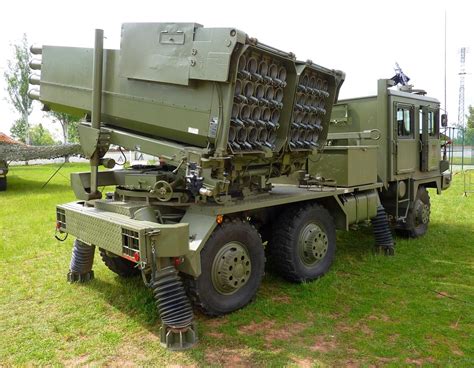 Zdjęcie wyrzutni rakietowej na podwoziu MAZ-543.