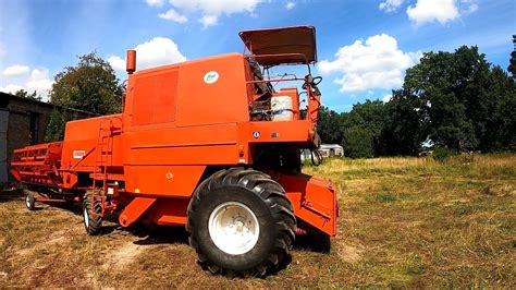 schematyczne przedstawienie wymiarów kombajnu Bizon Super Z-056 w położeniu roboczym i transportowym