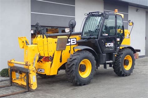 Zdjęcie placu firmy Gałkowski z maszynami JCB