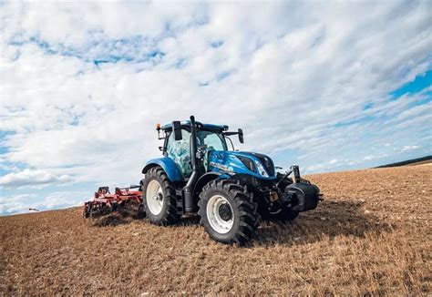 Schemat linii produkcyjnej ciągników New Holland z lat 90.