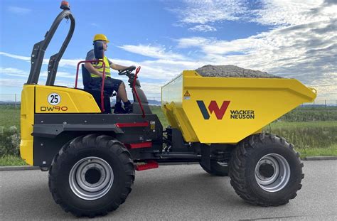Miniwozidło Wacker Neuson na placu budowy
