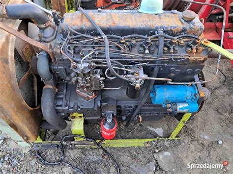 Silnik Perkins w przekroju, ukazujący budowę bloku silnika i jego komponenty