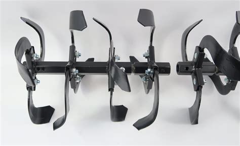 Schemat porównujący działanie glebogryzarki i kultywatora.