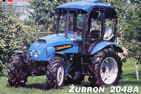 Porównanie estetyki ciągnika Pronar Żubroń z innymi, bardziej klasycznymi modelami ciągników.