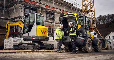 Zdjęcie przedstawiające flotę maszyn budowlanych Wacker Neuson