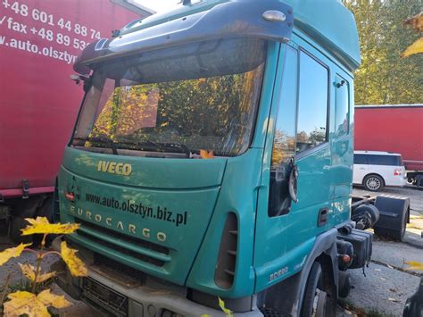 Zdjęcie poglądowe wywrotki Iveco Eurocargo na placu budowy lub w trakcie prac załadunkowych