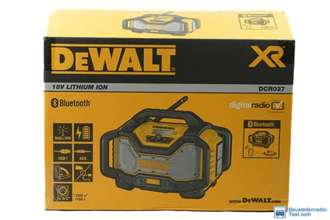 Schemat budowy radia budowlanego DeWalt DCR027 z zaznaczonymi głośnikami i portami