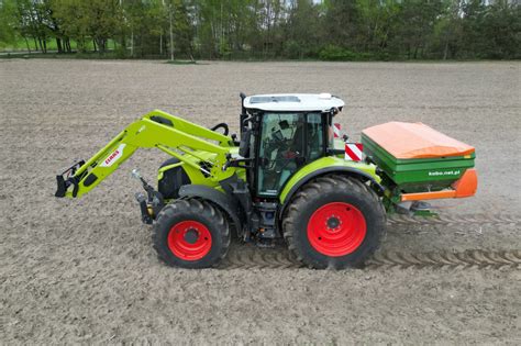 Zdjęcie ciągnika Claas Arion 550 Cmatic z ładowaczem czołowym