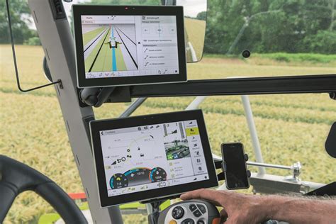 Infografika przedstawiająca działanie systemu automatycznego prowadzenia GPS w Claas Arion