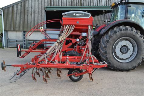 Thematic photo of a Kverneland Accord pneumatic seeder in operation