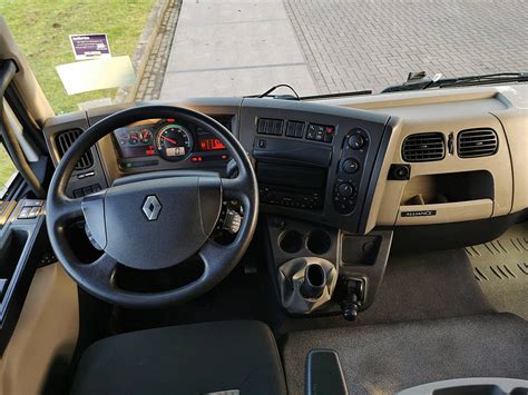 Widok wnętrza kabiny Renault Kerax