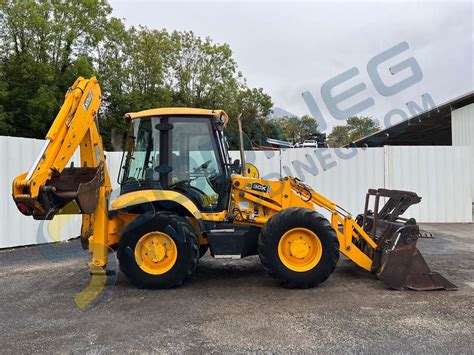 Porównanie różnych modyfikacji koparko-ładowarek JCB 3CX