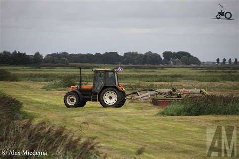 The Renault 106-14 SP tractor in a field, showing its robust design