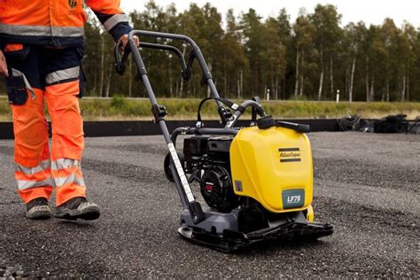 Zagęszczarka jednokierunkowa do asfaltu Atlas Copco LF 130