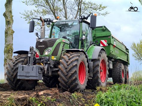 Thematic photo of a Fendt Favorit 516 tractor working in a field