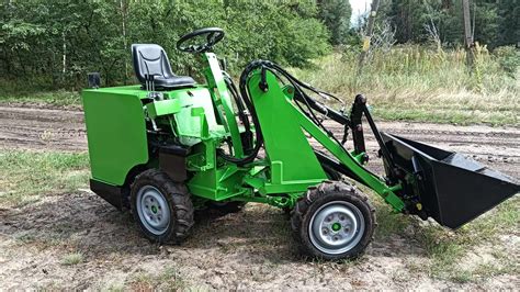 Miniładowarka Damian K 4x4 podczas pracy