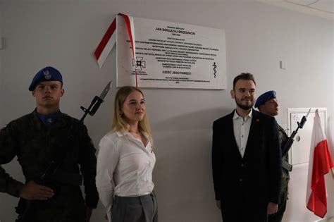 Zespoły rekonstrukcji historycznej podczas prezentacji brony