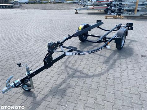 Schemat przyczepy do transportu skutera wodnego z zaznaczonymi płozami